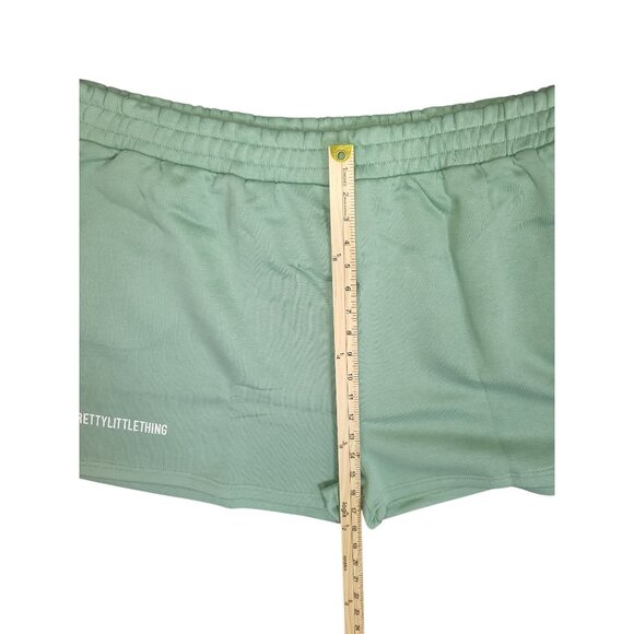 PrettyLittleThing Plus Sage Green Printed Pocket Sweat Shorts Size 20 - Picture 4 of 7